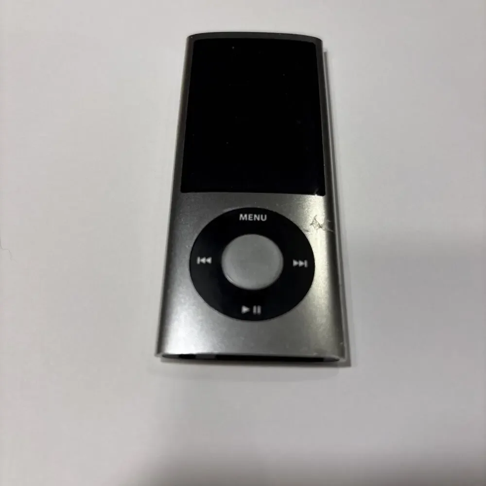 Apple iPod Nano 5th Generation Silver 8 GB A1320 NEEDS NEW BATTERY